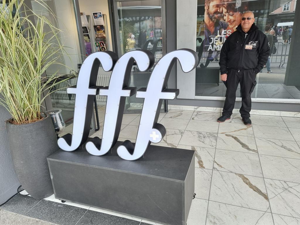 Kinoeingang mit Logo fff